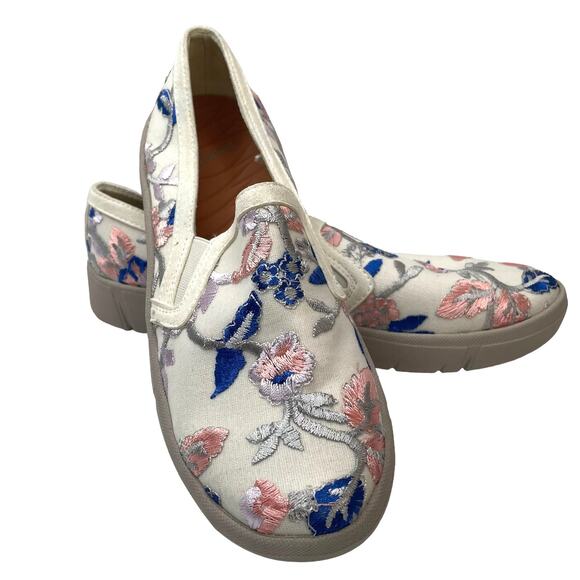 Baretraps NWOT Bonaire Embroidered Slip-On Sneaker (8M) - Picture 2 of 9